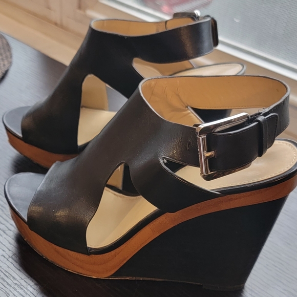 Michael Kors wedge sandals black leather and wood detail. - Picture 3 of 6